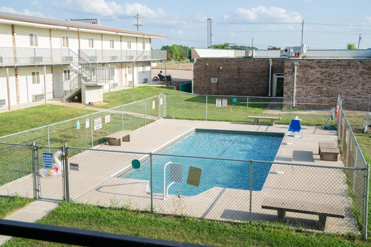 Motel Marshall Lodge By Oyo Hwy 65