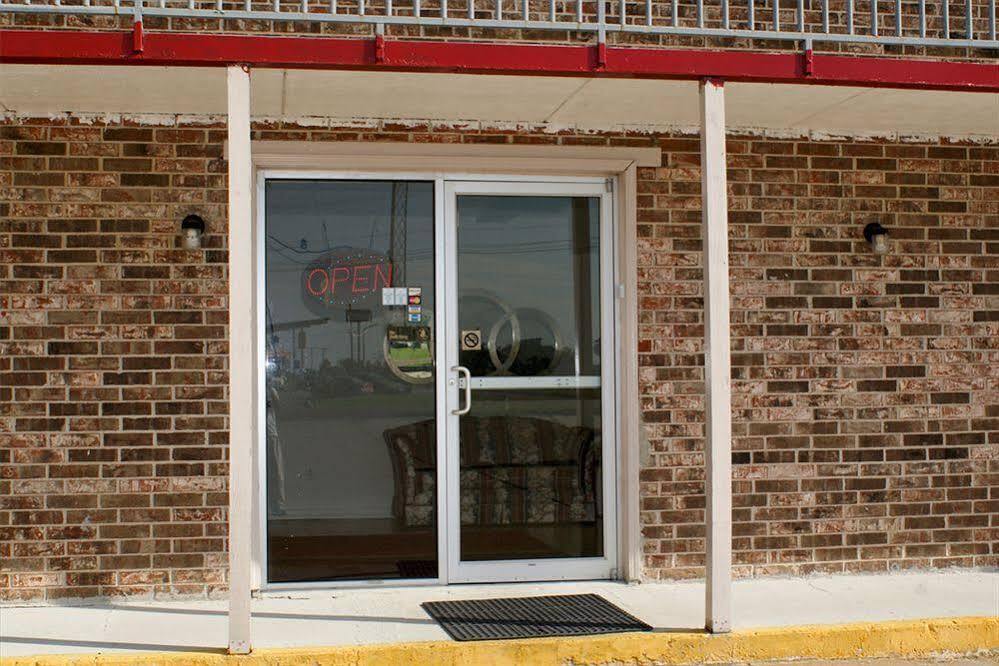 Motel Marshall Lodge By Oyo Hwy 65